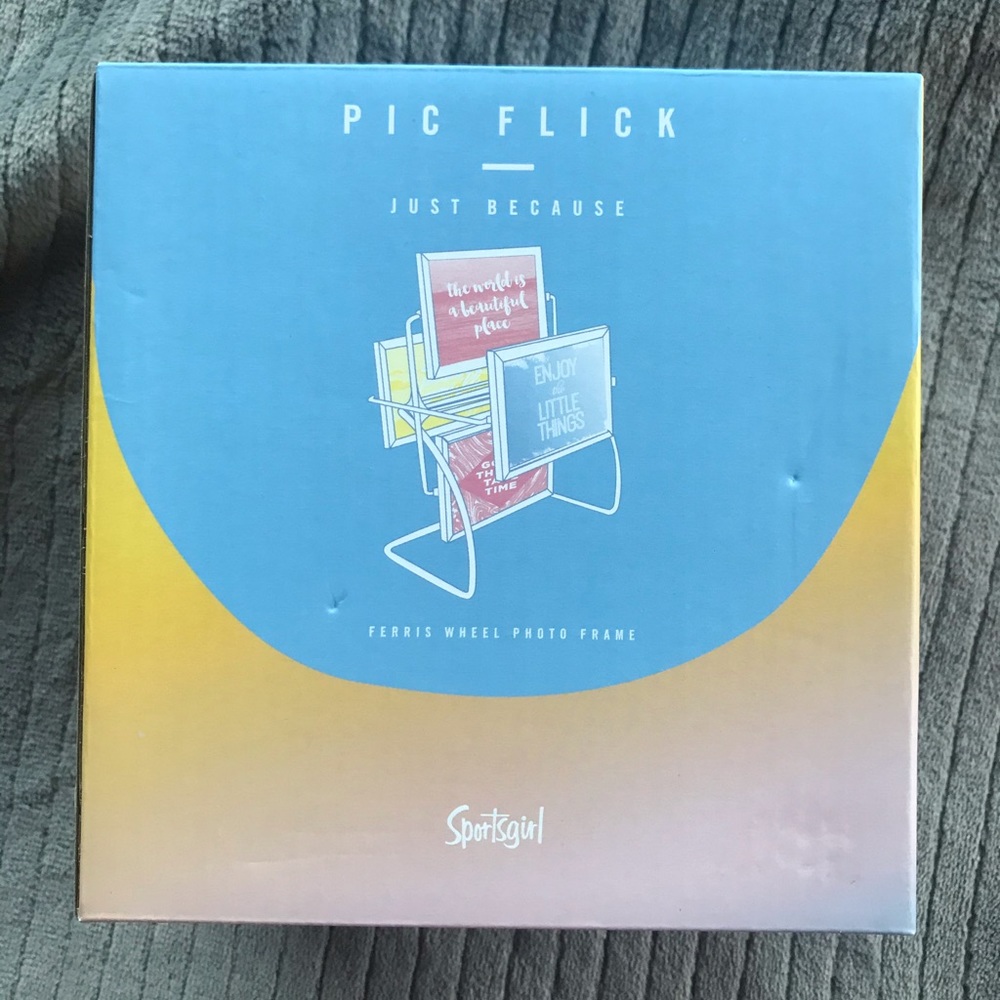 Ferris-wheel photo frame